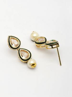  women gold plated pear shape kundan studded short jewellery set 5