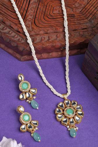  women green stones with kundan studded long jewellery set