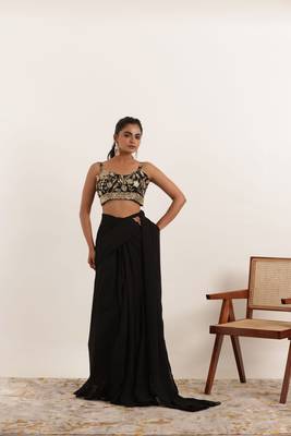 pre draped black ruffle saree 4
