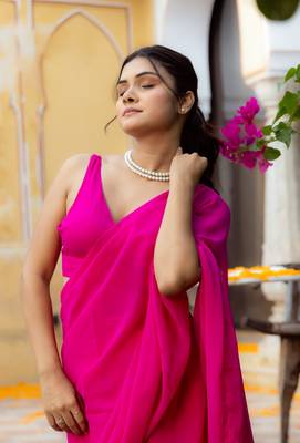 pre draped magenta pink ruffle saree 4