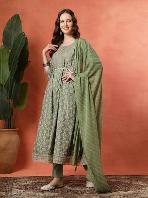 Green women embroidered printed anarkali kurta pant with dupatta set 3