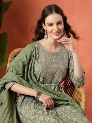 Green women embroidered printed anarkali kurta pant with dupatta set 5