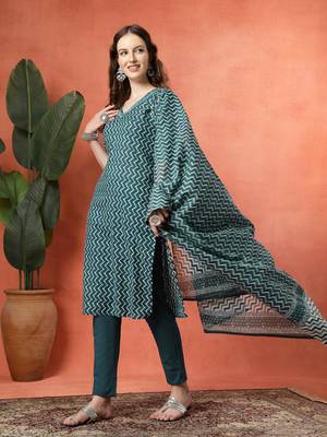 Seagreen women printed aline kurta pant with dupatta set 3
