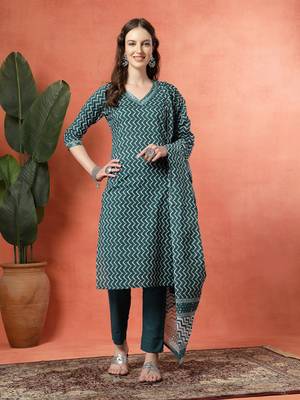 Seagreen women printed aline kurta pant with dupatta set 4