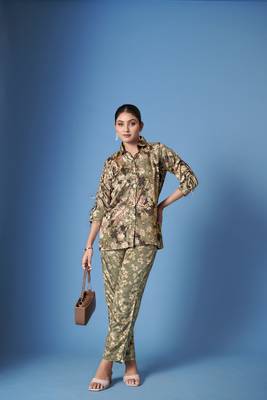 Beautiful green crepe silk kurta set with scarf for classy looks 1