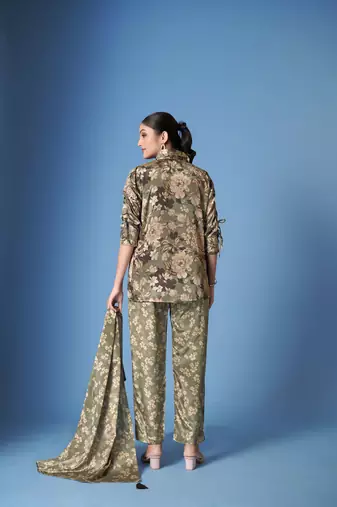 Beautiful green crepe silk kurta set with scarf for classy looks