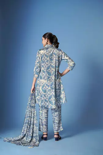 Beautiful white crepe silk kurta set with scarf for classy looks