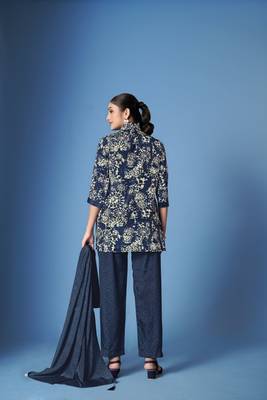Beautiful blue crepe silk kurta set with scarf for classy looks 2