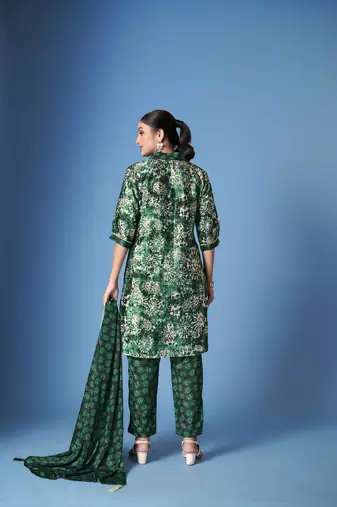 Beautiful green crepe silk kurta set with scarf for classy looks