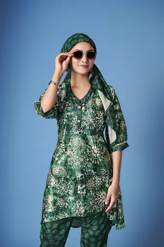 Beautiful green crepe silk kurta set with scarf for classy looks