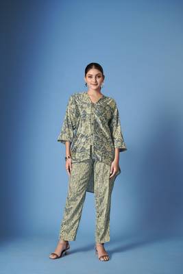 Beautiful grey crepe silk kurta set with scarf for classy looks 1