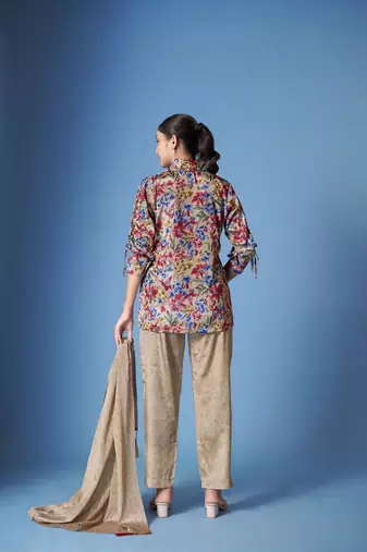 Beautiful grey crepe silk kurta set with scarf for classy looks