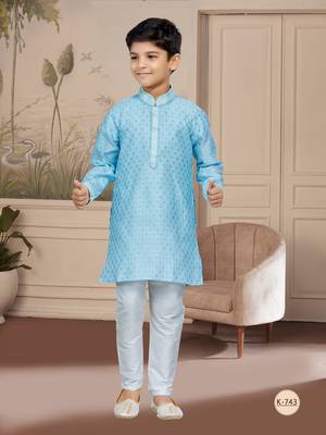 Off white zari booti with thread work kurta pajama 1