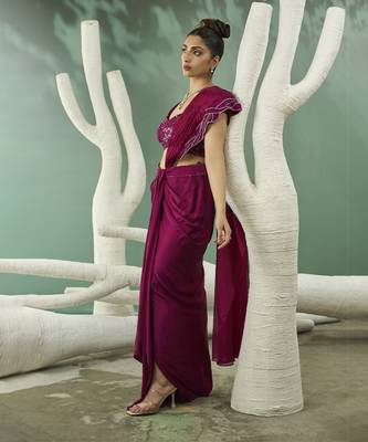 Plum pink drape skirt set with detachable dupatta 2