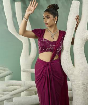 Plum pink drape skirt set with detachable dupatta 3