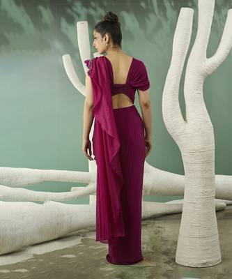 Plum pink drape skirt set with detachable dupatta 4