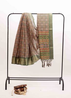 Mehendi patola art silk saree 1