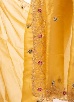 Sui dhaga yellow embroidered saree 4