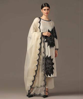 Cream starburst sequinned kurta set with organza duppatta 1