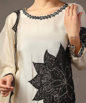 Cream starburst sequinned kurta set with organza duppatta 3