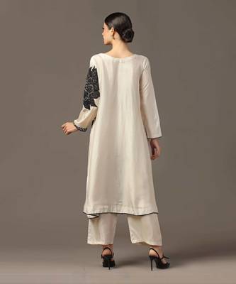 Cream starburst sequinned kurta set with organza duppatta 5