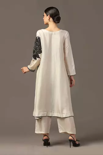 Cream starburst sequinned kurta set with organza duppatta
