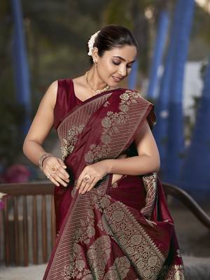 Banarasi woven maroon jacquard work saree with blouse piece 3