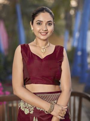 Banarasi woven maroon jacquard work saree with blouse piece 4