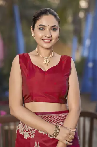 Banarasi woven red jacquard work saree with blouse piece