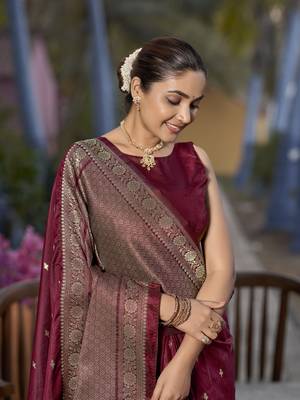 Banarasi woven maroon jacquard work saree with blouse piece 3