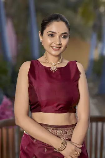 Banarasi woven maroon jacquard work saree with blouse piece