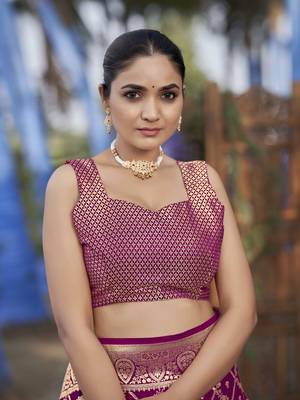 Banarasi satin silk woven pink jacquard work saree with blouse piece 5