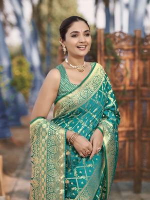 Banarasi satin silk woven green jacquard work saree with blouse piece 3