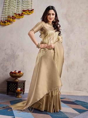 golden zari woven banarasi silk blend saree with unstitched blouse piece 2