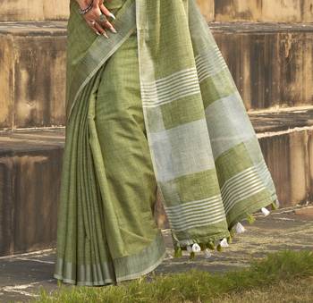 Pista linen blend saree with unstitched linen blouse piece 3