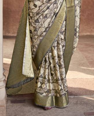 Grey silk blend saree with unstitched blouse piece 2