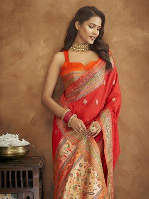 Red silk blend saree with unstitched blouse piece 5