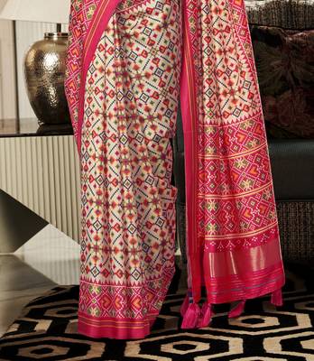 Cream-pink patola silk blend saree with unstitched patola blouse piece 4