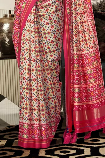 Cream-pink patola silk blend saree with unstitched patola blouse piece