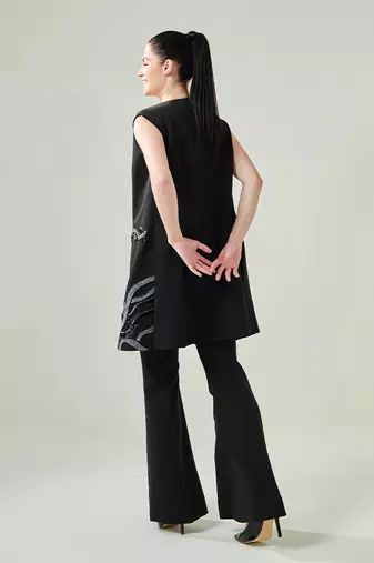Black sleevless blaxer and pants set