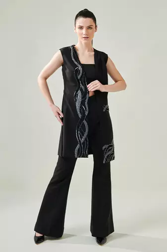 Black sleevless blaxer and pants set