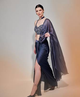 Charcoal drape saree set with detachable palla 3