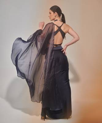 Charcoal drape saree set with detachable palla 4
