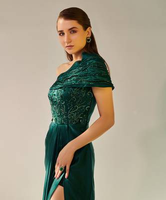 Off shoulder emerald green drape gown with waist cut out 3