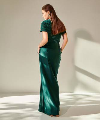 Off shoulder emerald green drape gown with waist cut out 4