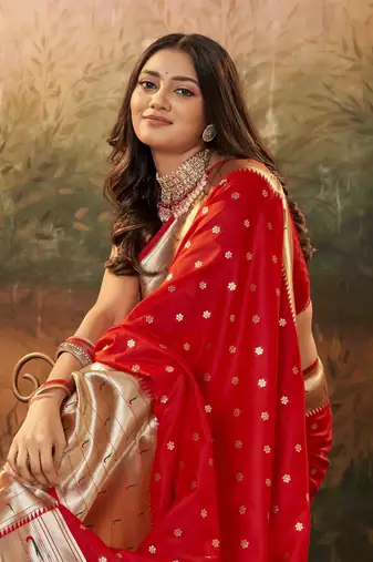 Red silk blend saree with unstitched blouse piece