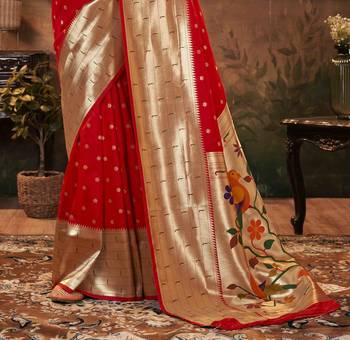 Red silk blend saree with unstitched blouse piece 3