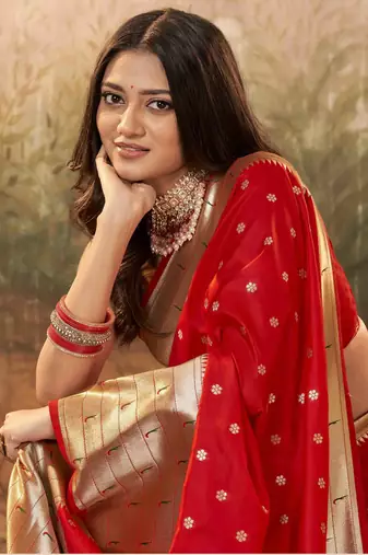 Red silk blend saree with unstitched blouse piece