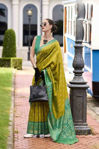 Neon  silk blend saree with unstitched blouse piece