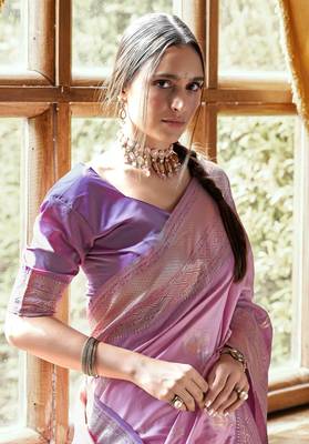 Pink silk blend saree with unstitched blouse piece 2